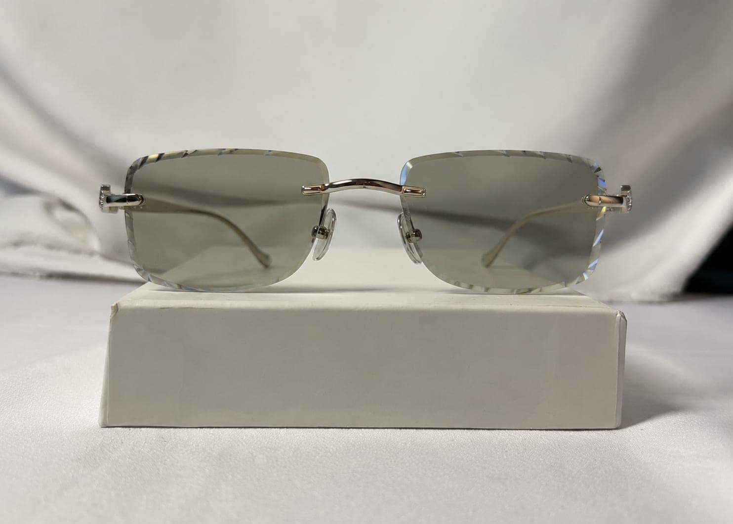 نظارة Cartier Panthère Gold Rimless Sunglasses، عرض مسطح