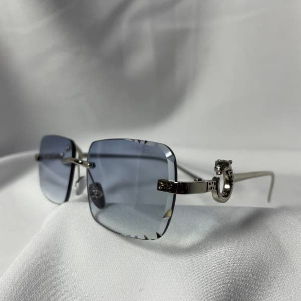 نظارة Cartier sunglasses luxe Phantom على عارض