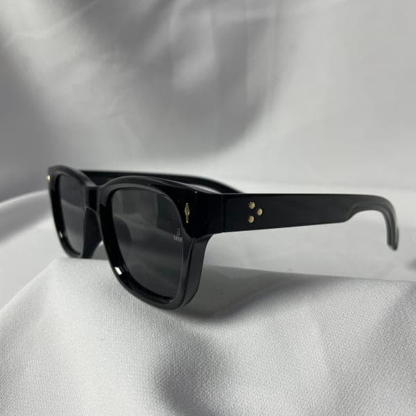 نظارة Smoky Crystal Square Sunglasses على عارض