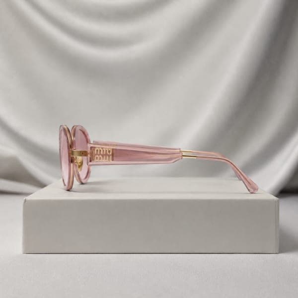 نظارة Blush Bloom Oval Sunglasses على عارض